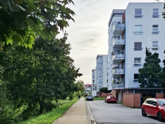 Garážové stání k pronájmu v ul. Rybova, Hradec Králové - Malšovice